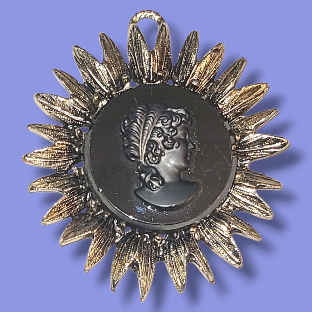 Vintage Black Glass Cameo Pendant Gold Tone Sunburst Floral Frame